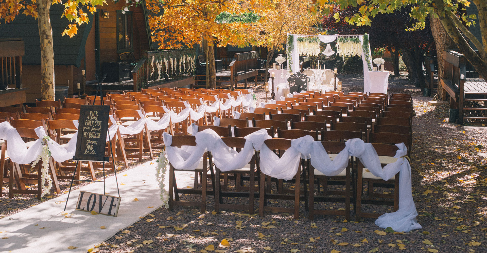 Outdoor wedding ceremony at Cabins on Strawberry Hill